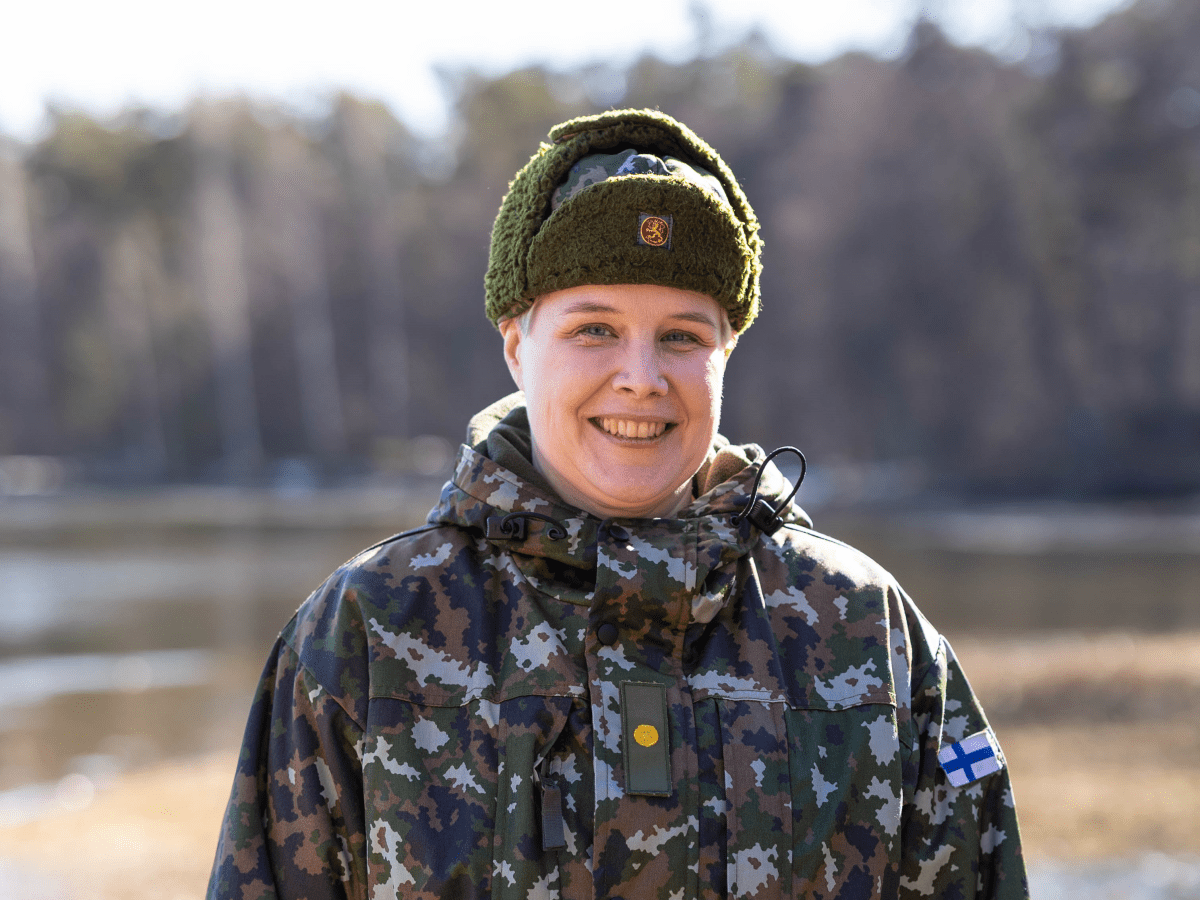 Uratarinat: Johtamisen ja sotilaspedagogiikan laitoksen johtamisen pääopettaja, majuri Anne&nbsp;Lamminen